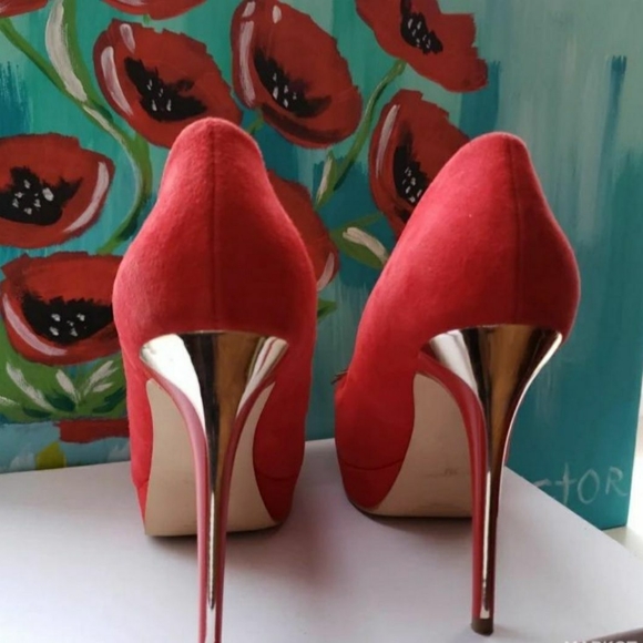 Red platform heels with open toe by Guess, size 7. - Picture 2 of 3